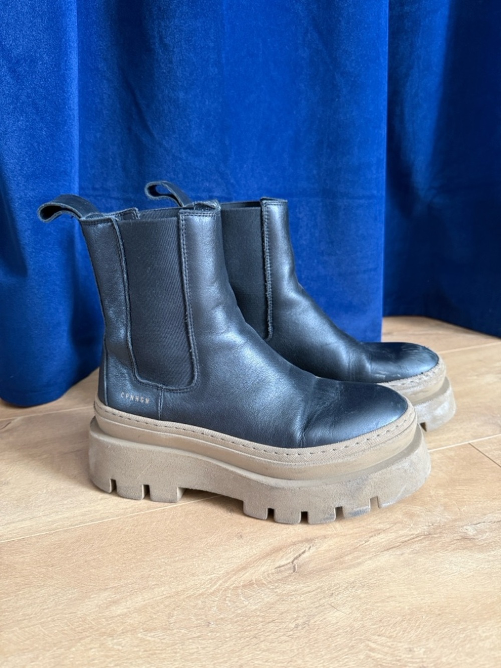 Copenhagen Studios CPH137 Platform Chelsea in Taupe
